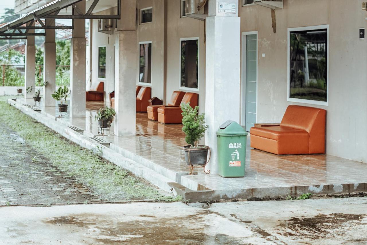 Pondok Kelapa Homestay Lampung Mitra Reddoorz Бандар-Лампунг Экстерьер фото